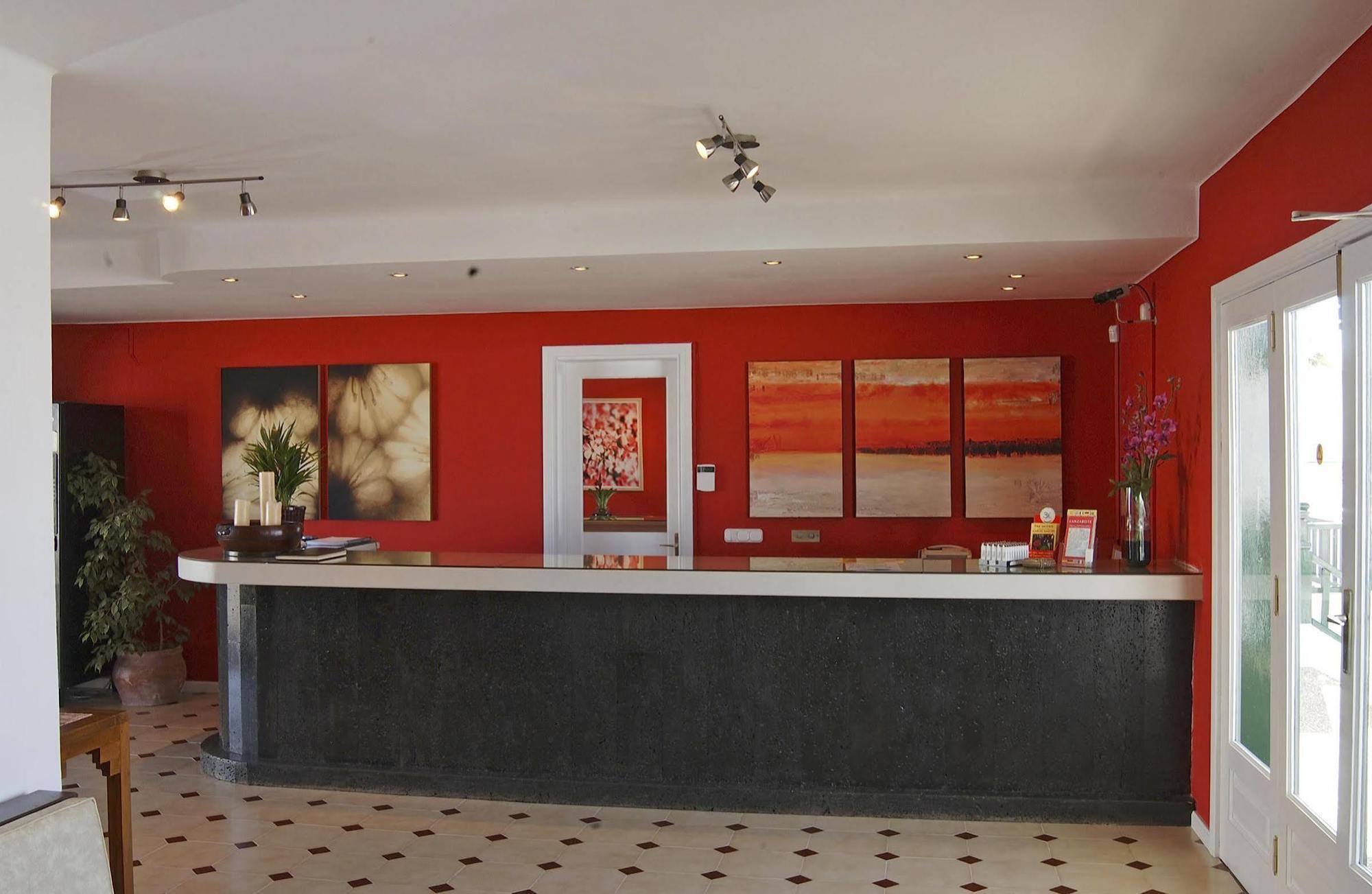 Pueblos Aparthotel 2*